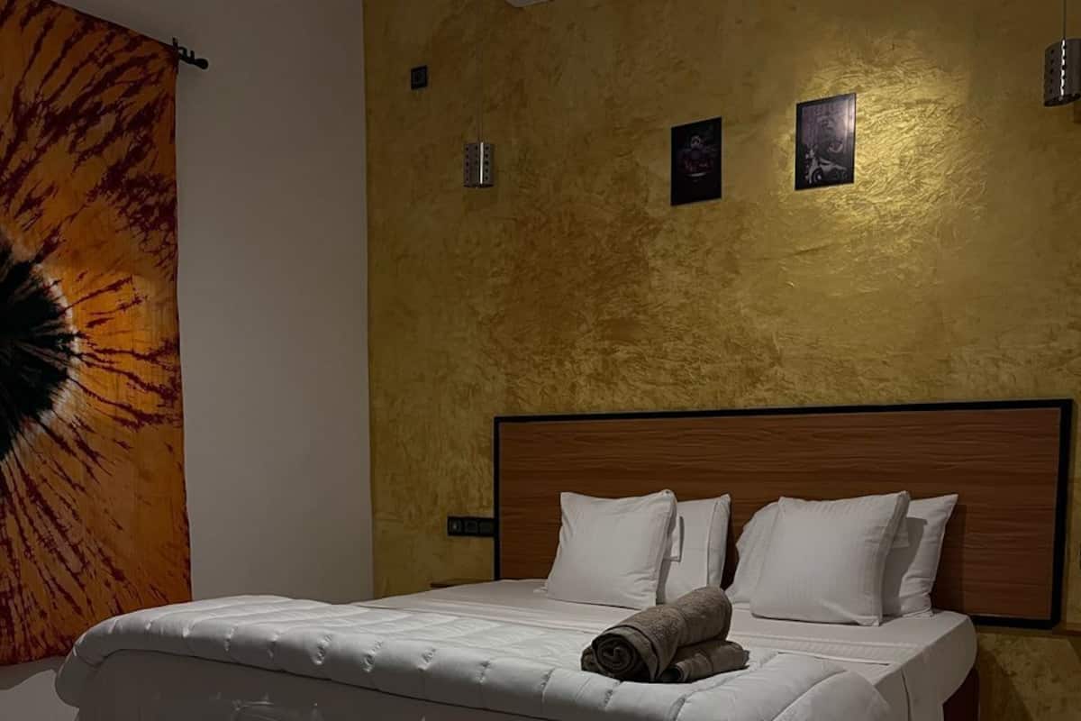 Pillowtop beds, laptop workspace, free WiFi