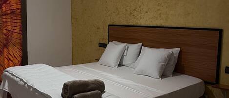 Surmatelas, espace de travail pour ordinateur portable, Wi-Fi gratuit