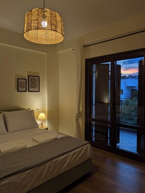 4 chambres, fer et planche à repasser, Wi-Fi, draps fournis