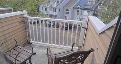 Spacious 4-bedroom townhome in beach town Highlands