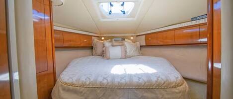 2 bedrooms, bed sheets