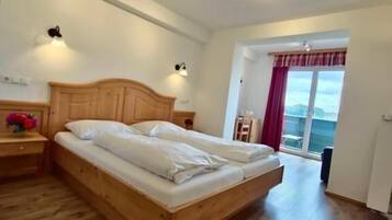 Standard Double Room, Garden View | Free WiFi