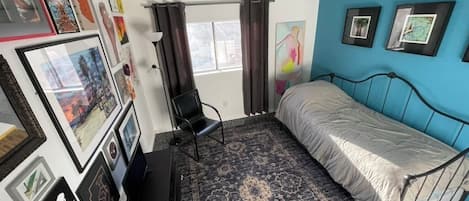 1 habitación, escritorio, tabla de planchar con plancha y wifi gratis