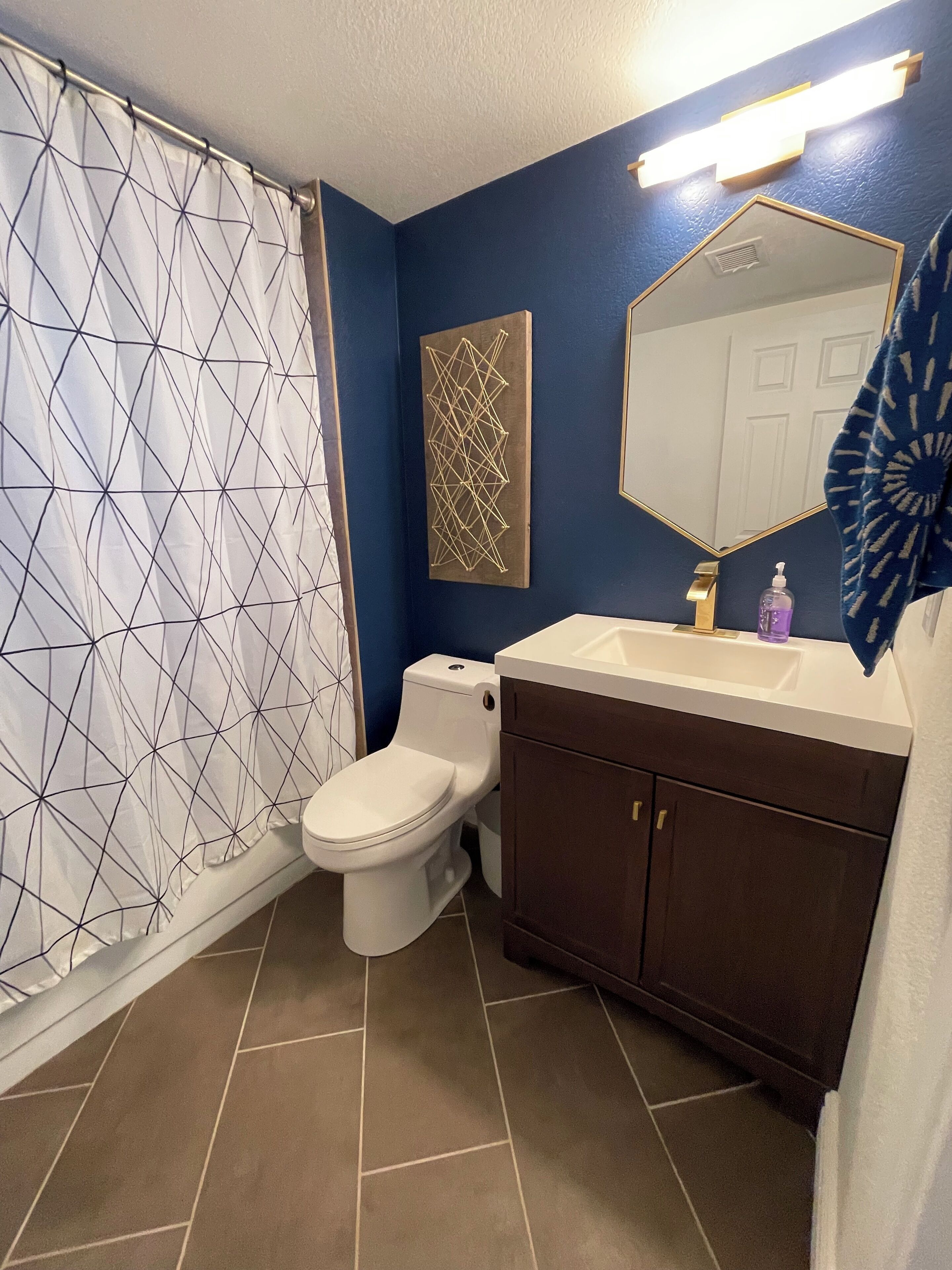 Towels, soap, shampoo, toilet paper