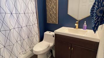 Towels, soap, shampoo, toilet paper