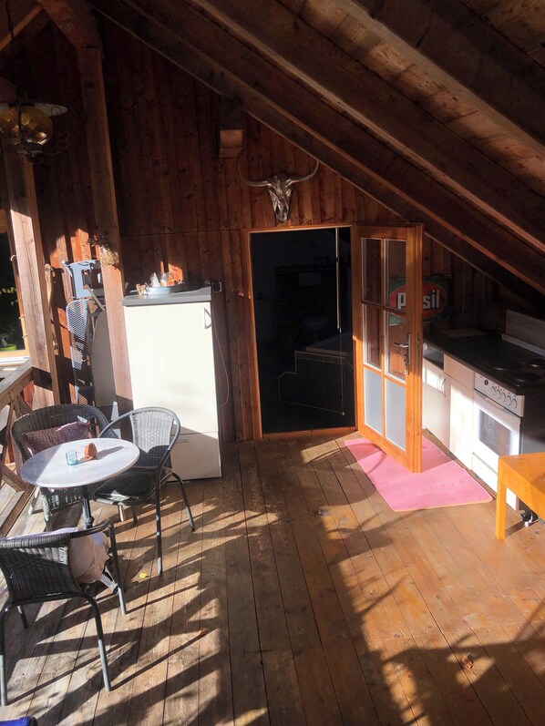 تناول الطعام بالخارج