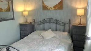Room - 3 Bed Chalet - Sleeps 6 - Parking - Garden - Wifi (Great Yarmouth)