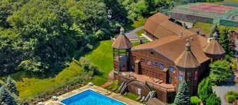 Paradise rediscovered 3-bedroom chalet in amenities rich lake community