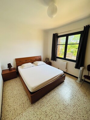 4 bedrooms, iron/ironing board