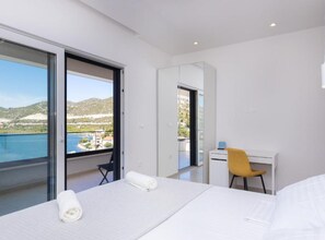 4 slaapkamers, een strijkplank/strijkijzer, internet, beddengoed