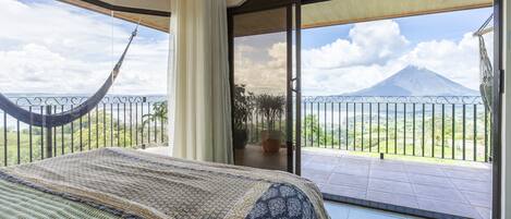 2 chambres, coffres-forts dans les chambres, bureau