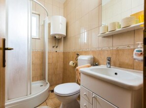 Douche, serviettes fournies