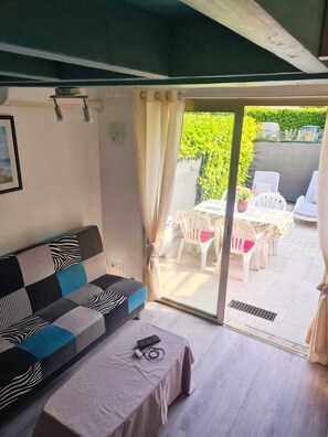 TV - CHARMING 2 PIECES EN DUPLEX EN REZ-DE-JARDIN, ST PAUL DE VENCE LIMITE CAGNES/MER (SAINT PAUL DE VENCE)