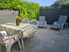 Outdoor dining - CHARMING 2 PIECES EN DUPLEX EN REZ-DE-JARDIN, ST PAUL DE VENCE LIMITE CAGNES/MER (SAINT PAUL DE VENCE)