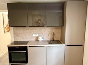 Fridge, oven, stovetop, dishwasher