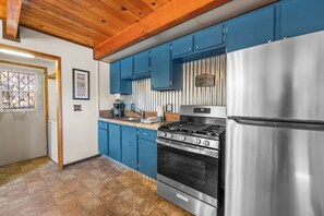 Private kitchen - Cabin in the Pines (Big Bear Lake)
