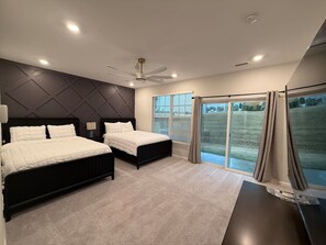 4 bedrooms, desk, WiFi