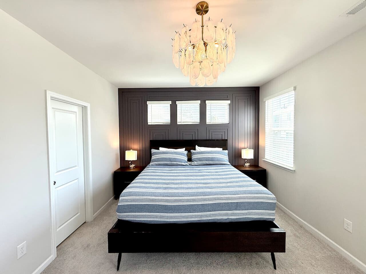 4 bedrooms, desk, iron/ironing board, travel crib