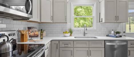 Réfrigérateur, micro-ondes, four, lave-vaisselle