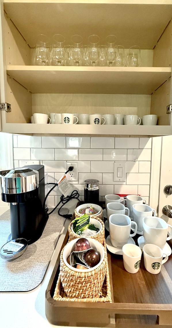 雪櫃、微波爐、焗爐、洗碗機