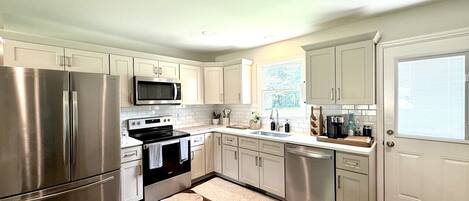 Réfrigérateur, micro-ondes, four, lave-vaisselle