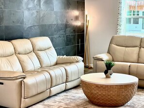 Télévision, jeux vidéo, table de tennis de table