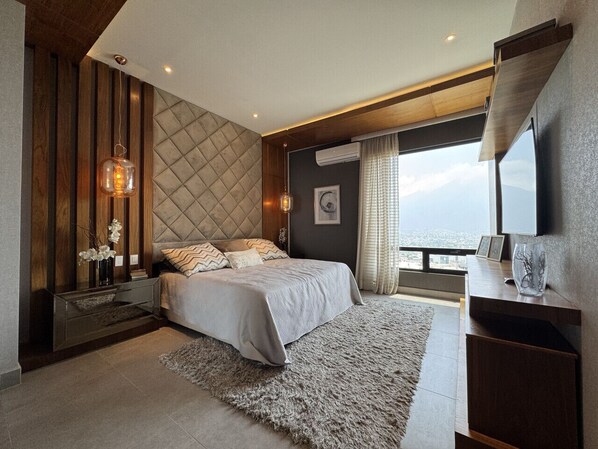 2 bedrooms, desk, WiFi, bed sheets