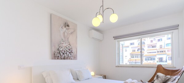 2 habitaciones, tabla de planchar con plancha y wifi gratis 