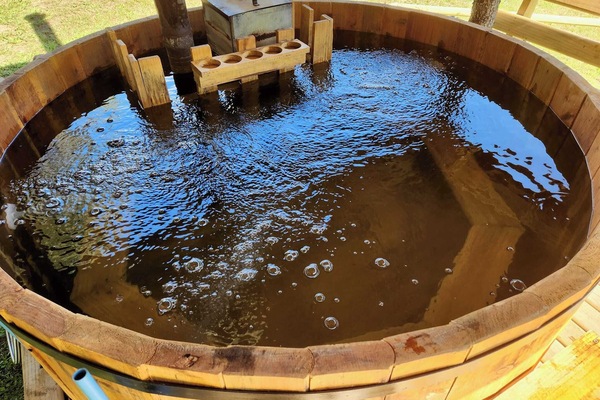 Outdoor spa tub