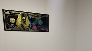 1 dormitori, planxa i posts de planxar i wifi