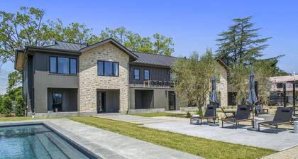 Salmina Estate — Vineyard View Home
