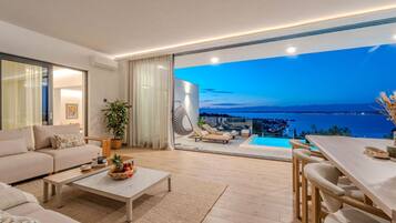 House (Holiday Home Good Life) | Living room | 32-inch flat-screen TV with cable channels