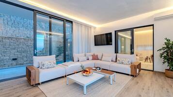 House (Holiday Home Good Life) | Living room | 32-inch flat-screen TV with cable channels