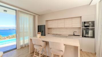 House (Holiday Home Good Life) | Private kitchen | Fridge