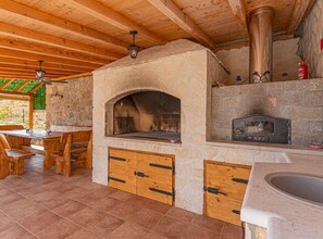 Villa (Five Bedroom Villa with Outdoor Pool) | BBQ/picnic Area