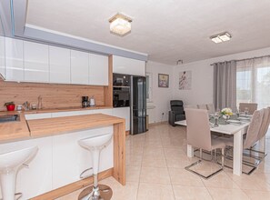 Villa (Five Bedroom Villa with Outdoor Pool) | Cucina privata | Frigorifero