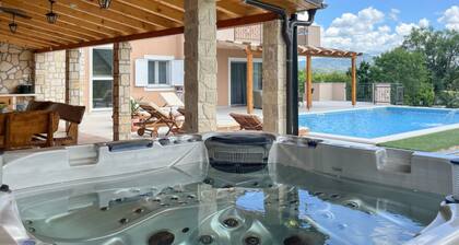 Villa Maria With Outdoor Pool