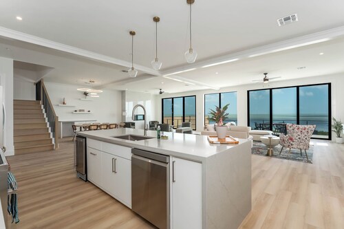 NEW LUXURY 4,000 SF Waterfront Home w/Pool , Sleeps 22