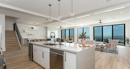 NEW LUXURY 4,000 SF Waterfront Home w/Pool , Sleeps 22