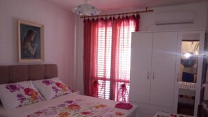 Căn hộ (One Bedroom Apartment with Balcony an)