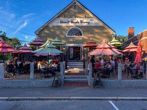 Outdoor dining - Peaceful Meredith Getaway - 2 BR w/ Wifi & Charm (Meredith)