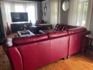 Smart TV, fireplace - Peaceful Meredith Getaway - 2 BR w/ Wifi & Charm (Meredith)