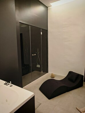 Hair dryer, towels, soap, toilet paper - Isensi luxury suite Trani (Trani)