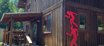 Charming 1-bedroom Garden view apartment in the Redwoods