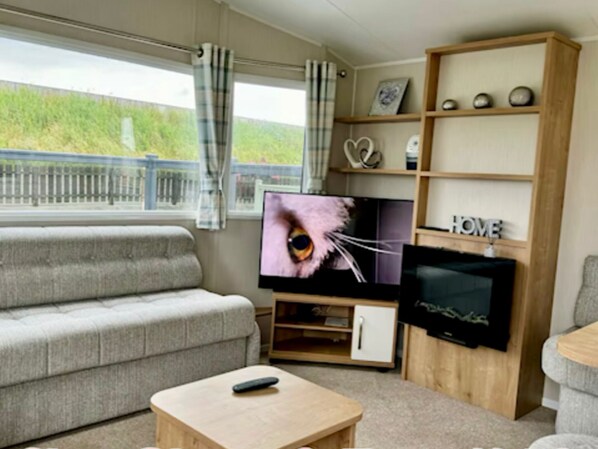 House, 2 Bedrooms, Accessible, Private Pool | Living room