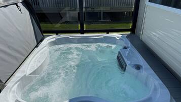 House, 2 Bedrooms, Accessible, Private Pool | Outdoor spa tub