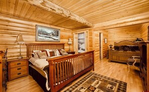 4 Schlafzimmer, Schreibtisch, Bügeleisen/Bügelbrett, Reisekinderbett