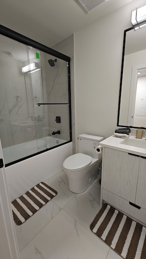 Towels, soap, shampoo, toilet paper