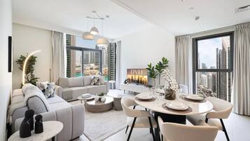 Apartamento de lujo, 2 habitaciones, balcón, vistas a la ciudad | Ropa de cama de alta calidad, caja fuerte, decoración individual