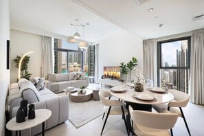 Luxury-Apartment, 2 Schlafzimmer, Balkon, Stadtblick | Hochwertige Bettwaren, Zimmersafe, individuell dekoriert